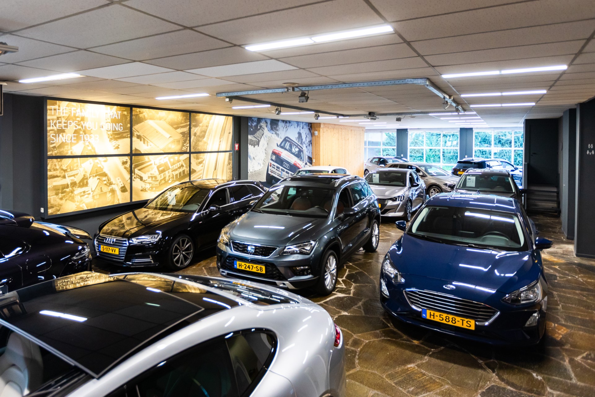 Ploemen Automotive Group - Pand Vooraanzicht